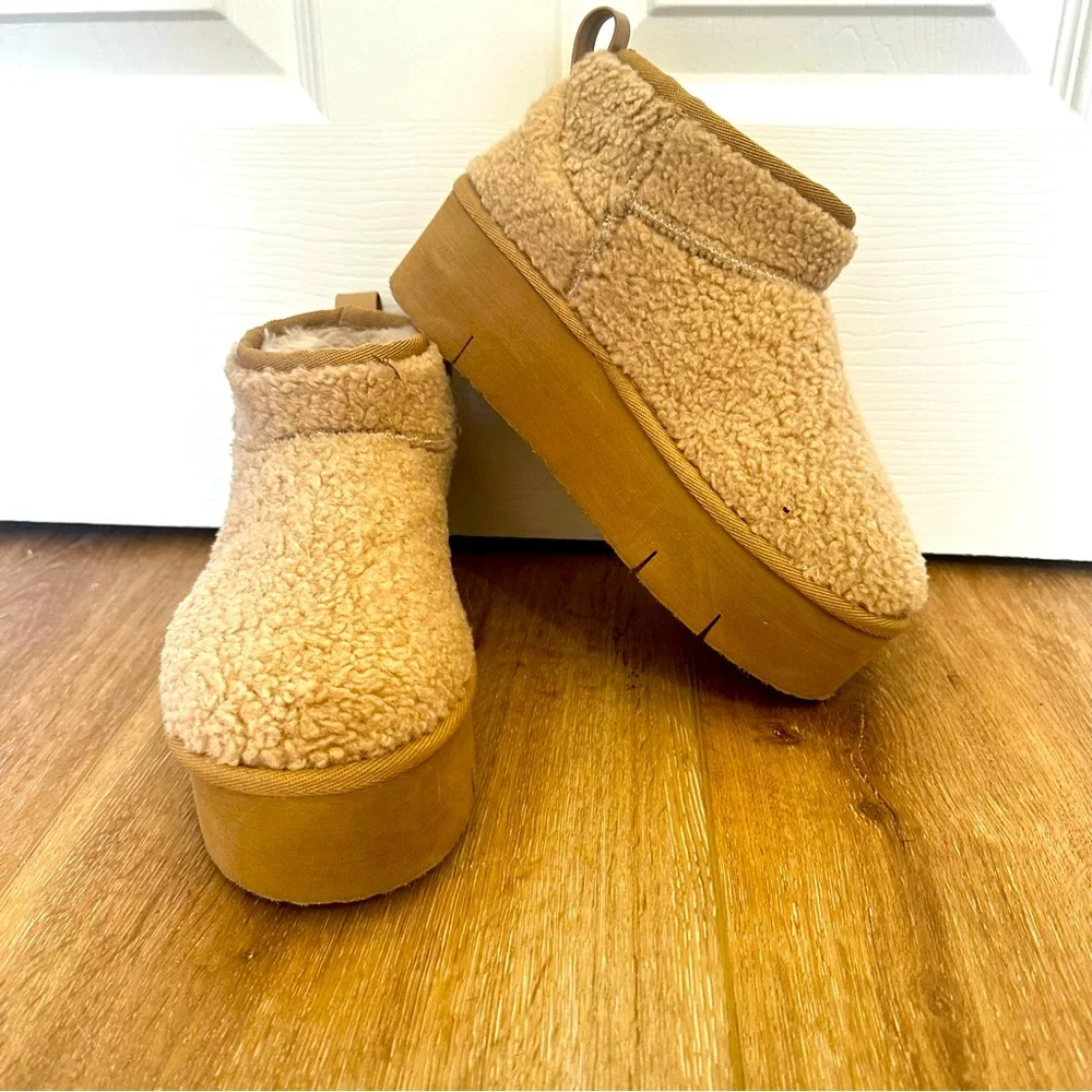 Cozy Tan Platform Slippers Sherpa 6.5 - Picture 1 of 7